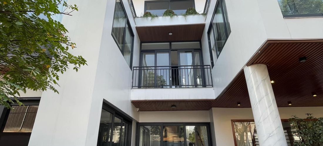 Thi công lắp đặt kính cường lực
