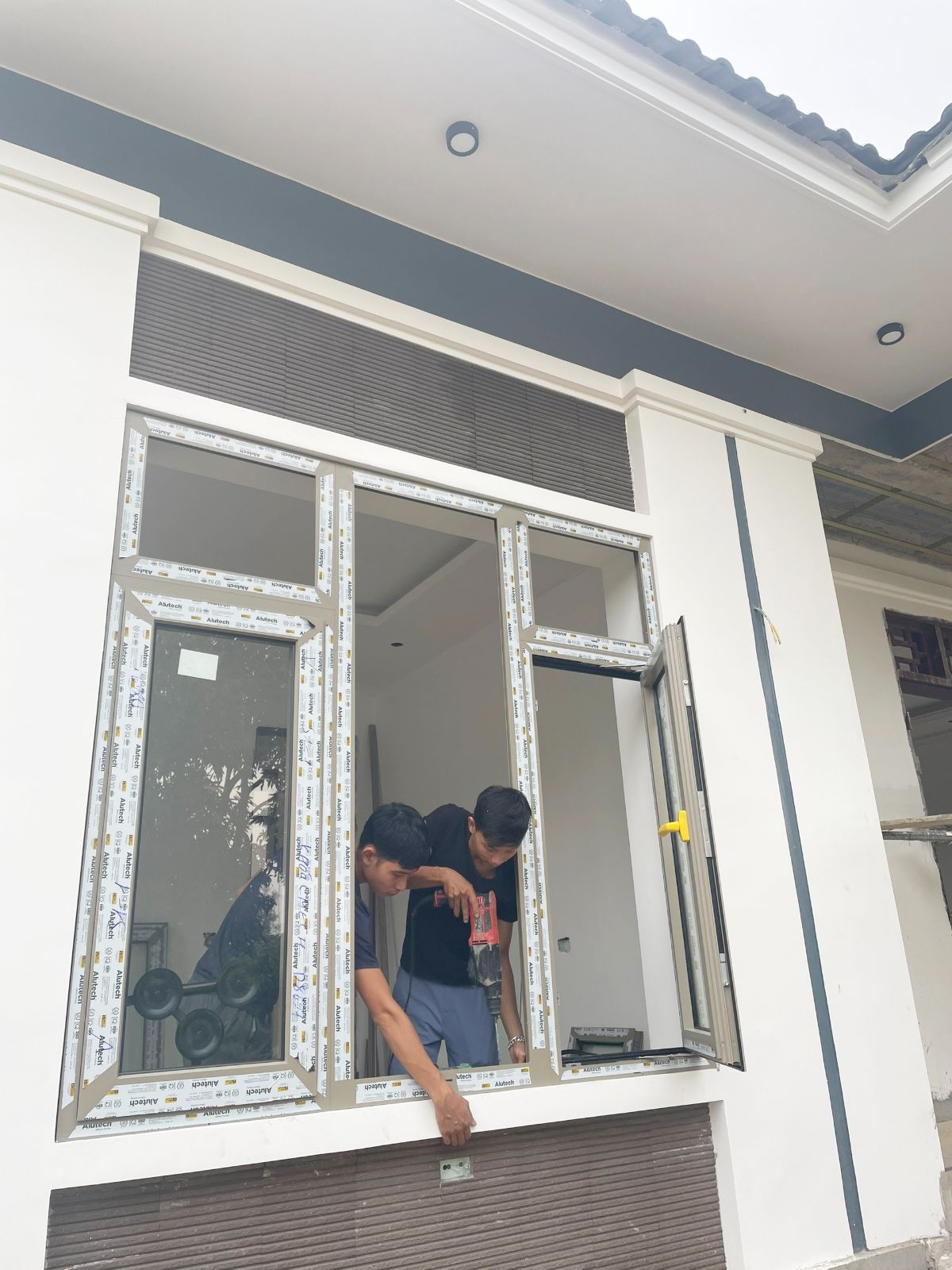 Lắp đặt cửa nhôm kính