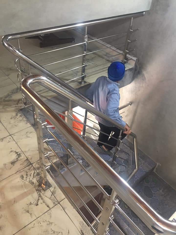 Cầu thang inox