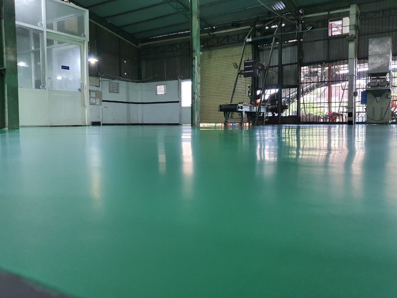 Sơn sàn epoxy