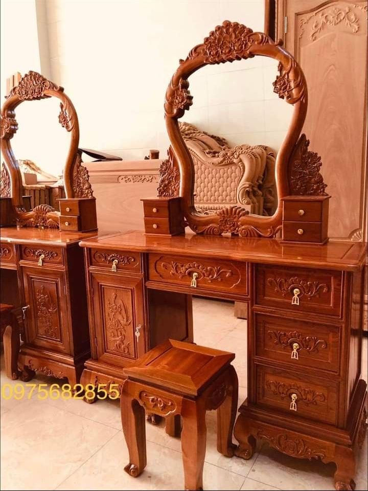Bàn trang điểm
