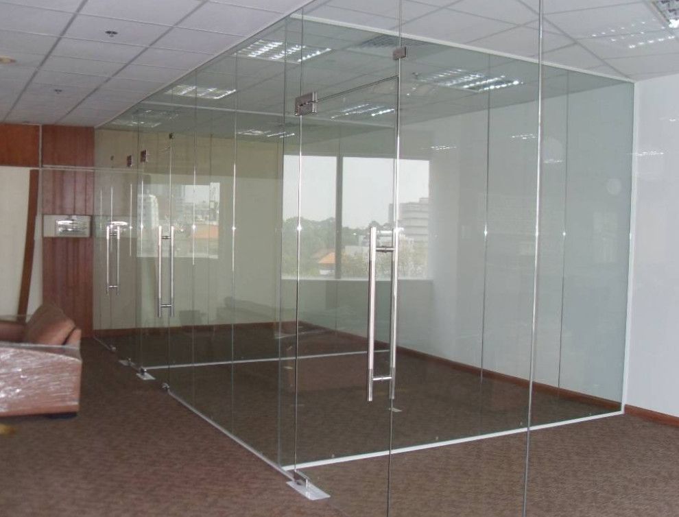Vách kính cường lực