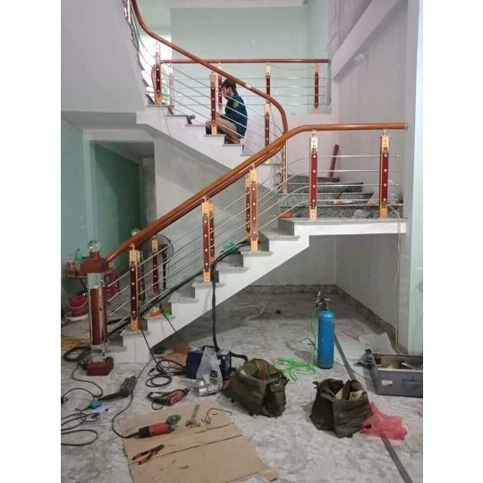 Thi công lắp đặt cầu thang