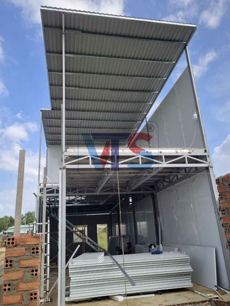 Nhà tiền chế vách panel 2 tầng