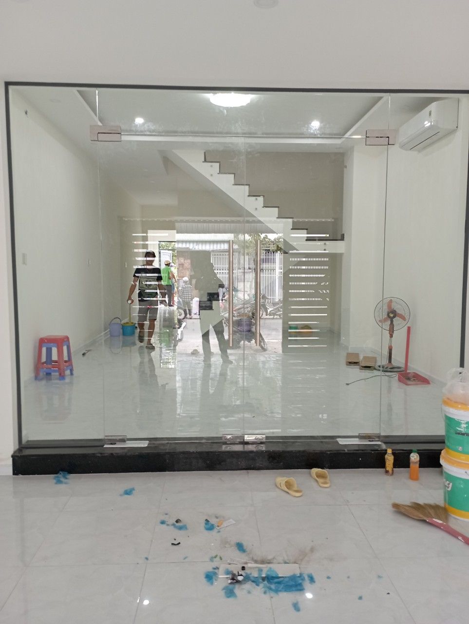 Cửa kính cường lực 