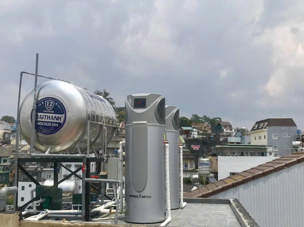 Lắp đặt máy nước nóng bơm nhiệt Solahart 270 lít