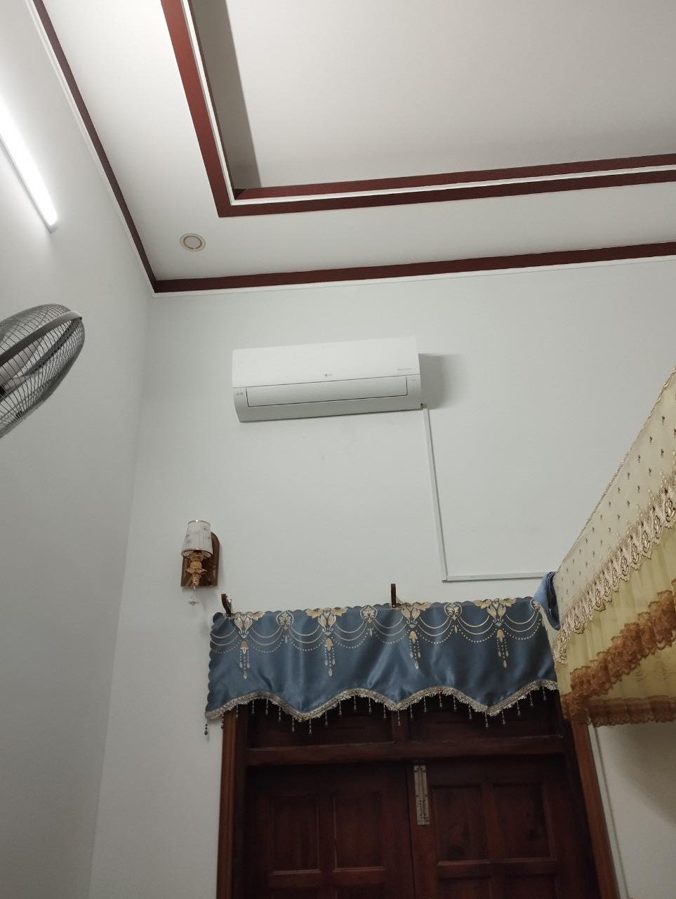 Lắp máy lạnh