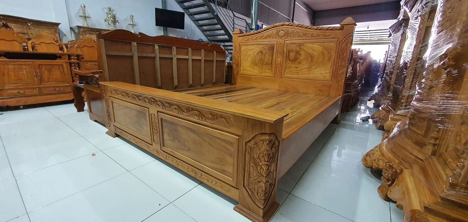 Giường ngủ gỗ