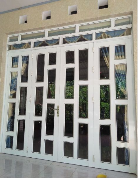 Cửa 4 cánh chia ô đế nẹp