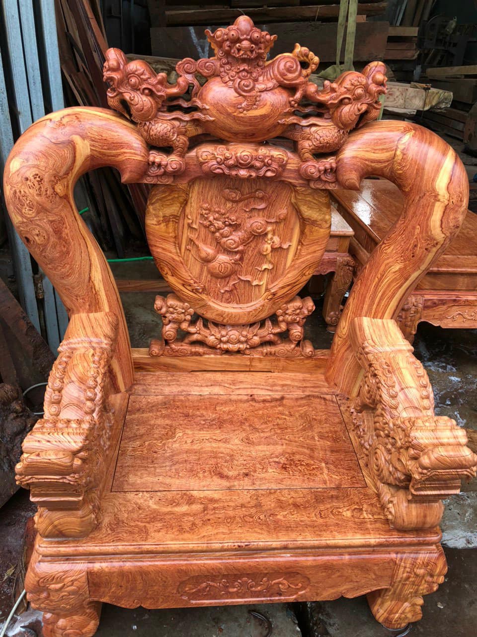 Bộ bàn ghế nghê bảo đỉnh gỗ hương