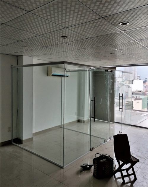 Vách kinh Cưa kính lề sàn, Cửa kính lùa