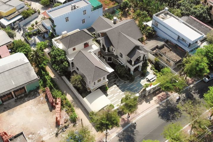 BIỆT THỰ CHÚ LƯU