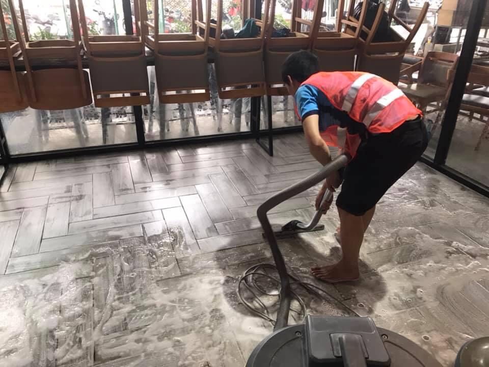 Vệ sinh sàn nhà