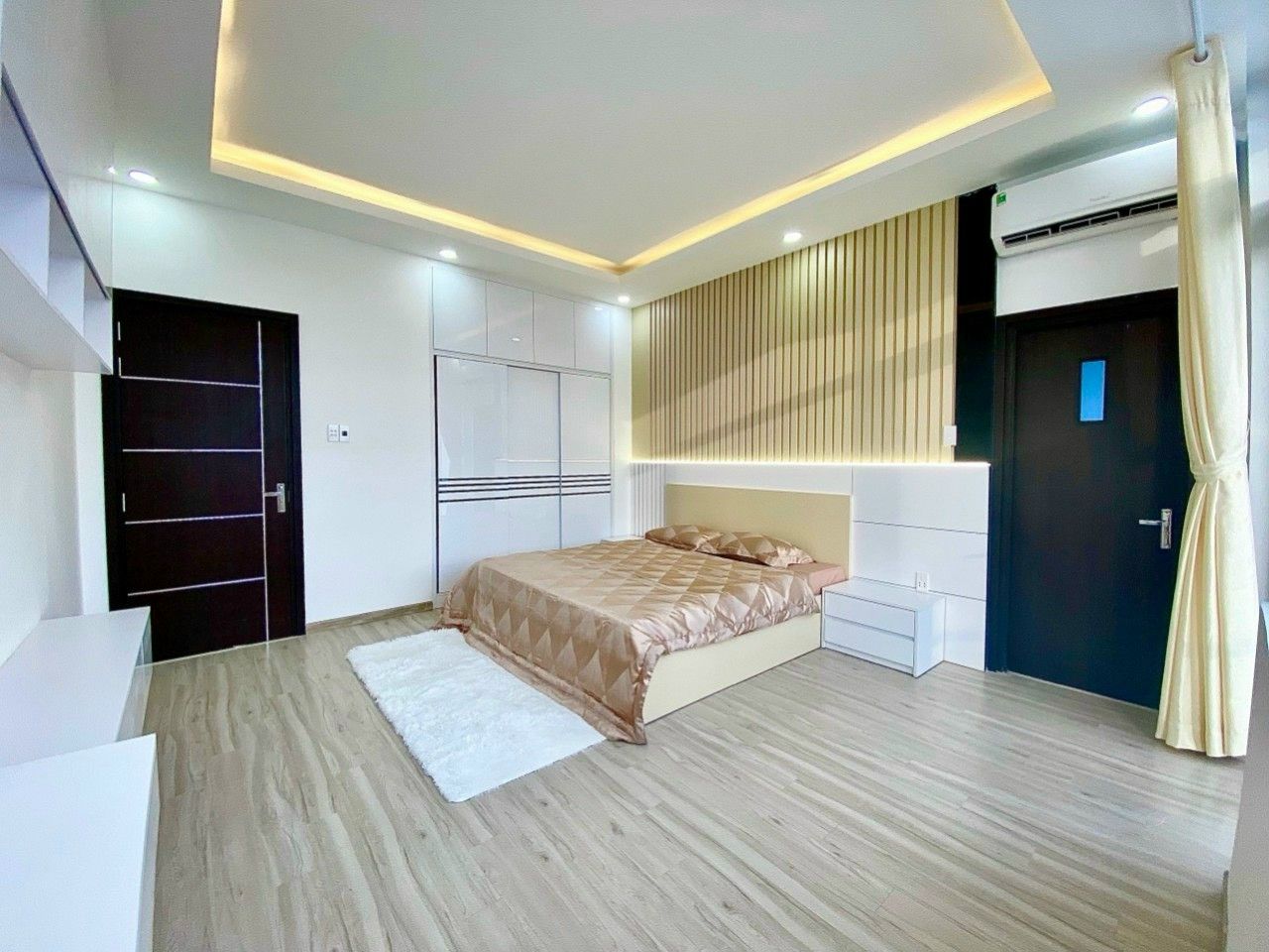 Lắp cửa dự án nhà phố 