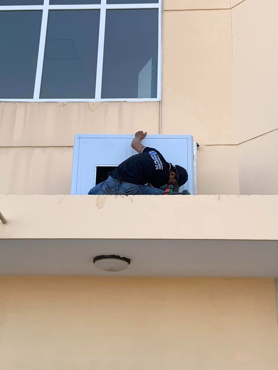 Lắp máy điều hòa 