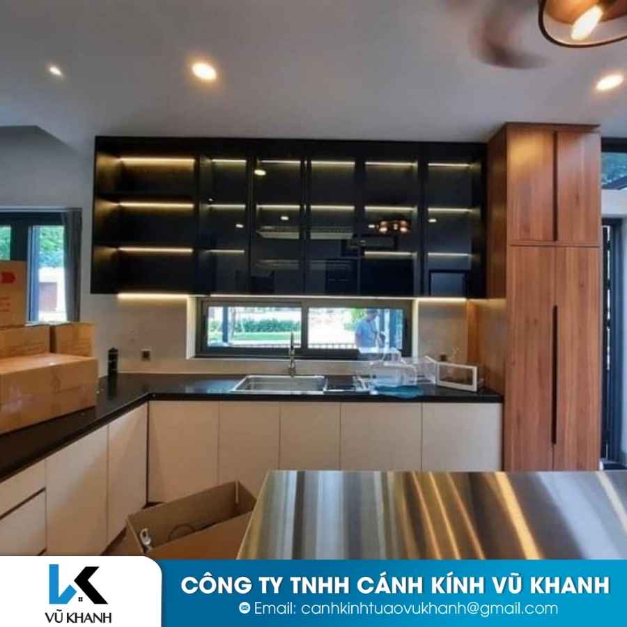 Gia công tủ bếp cánh kính