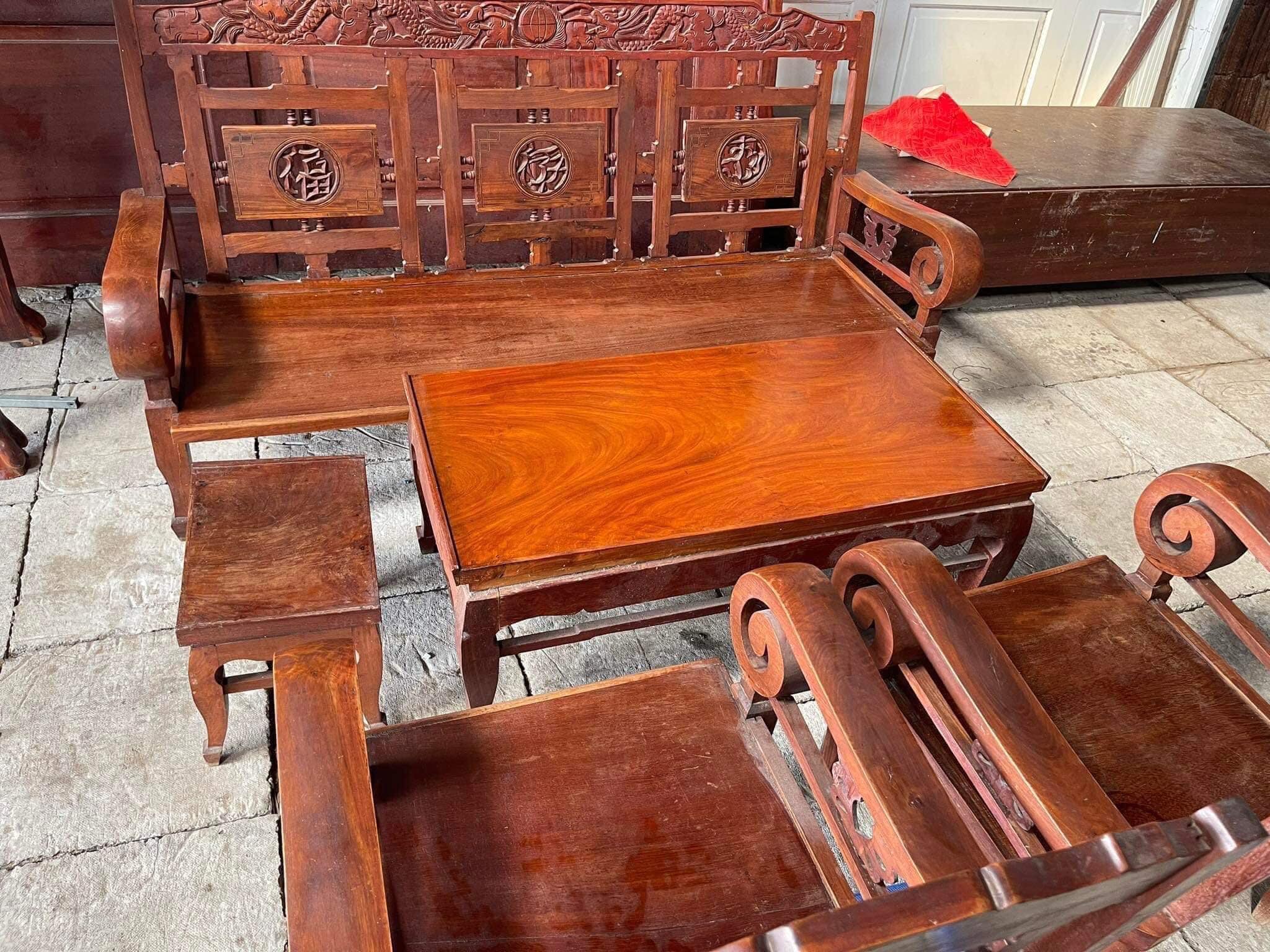 Bộ bàn ghế cũ xưa 