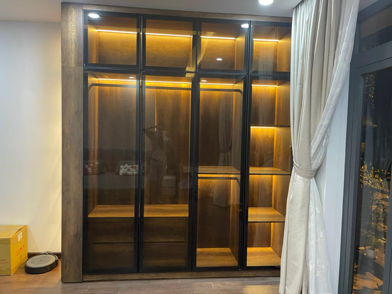 Thiết kế tủ quần  áo cánh kính