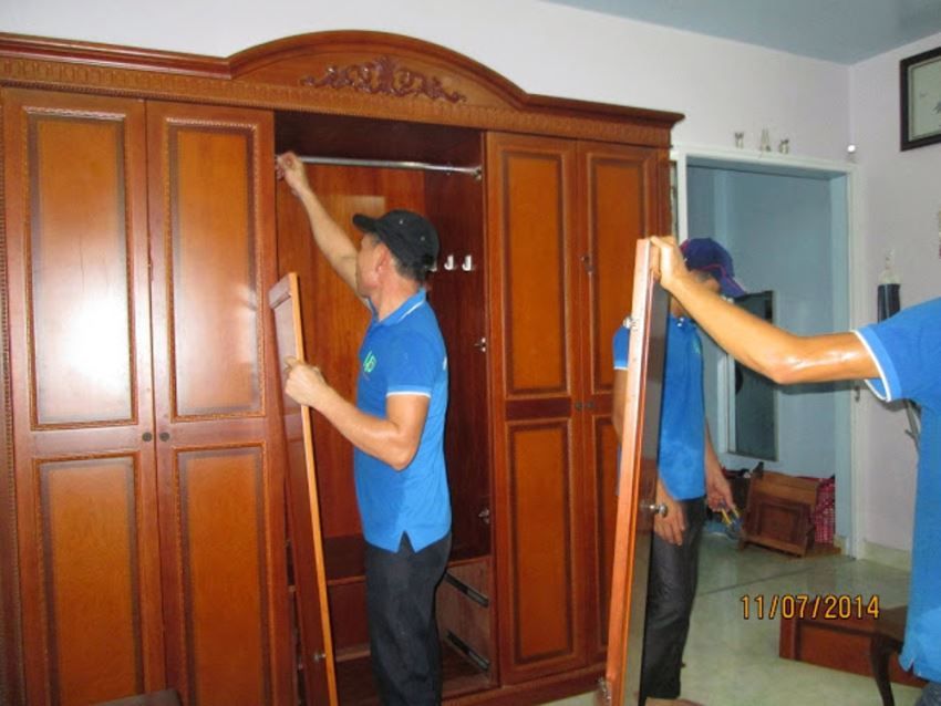 Tháo lắp tủ gỗ