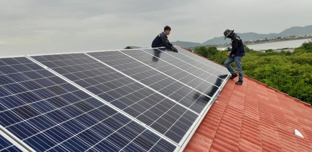 Thi công lắp hệ thống điện mặt trời 