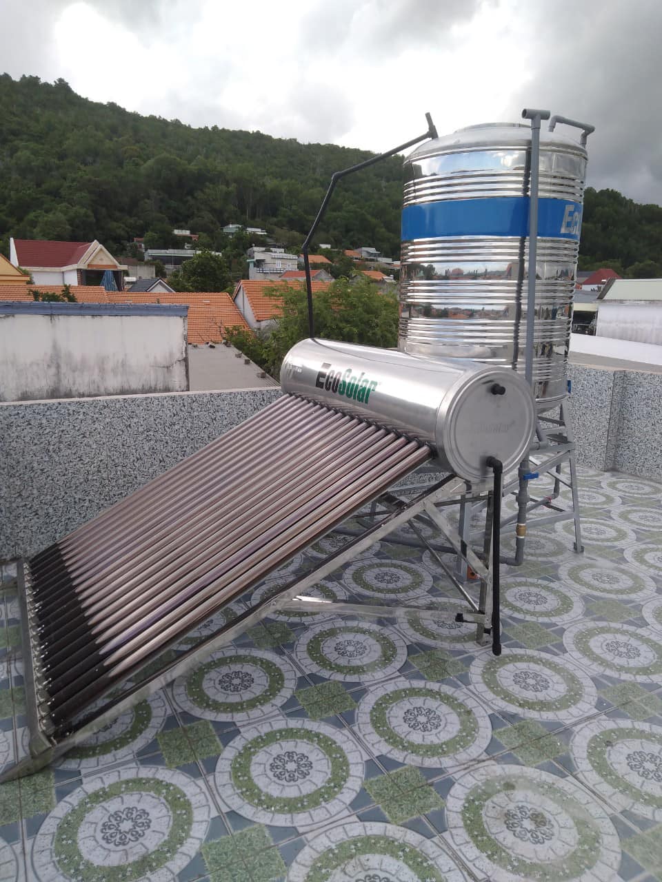 Máy nước nóng điện năng lượng mặt trời 