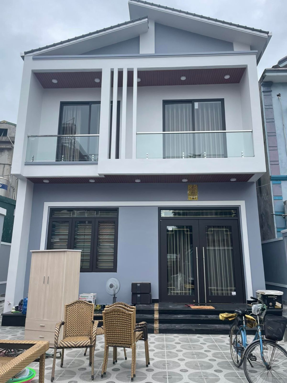 Hoàn thiện cửa nhôm kính cho khách hàng
