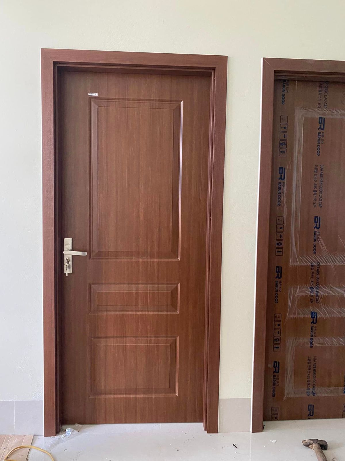 Cửa thép hiện đại