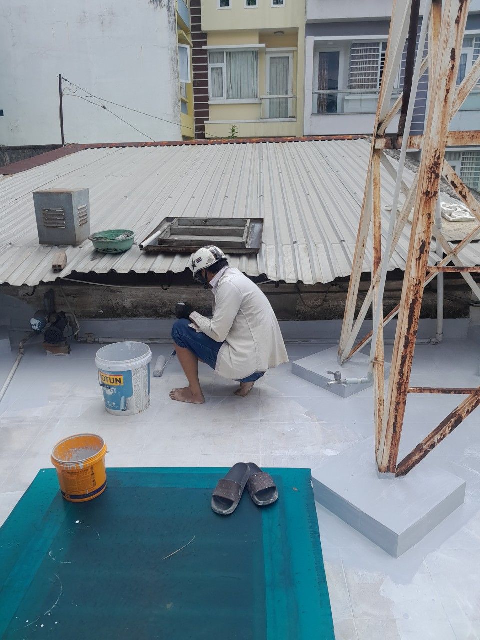 Thi công chống thấm sàn mái