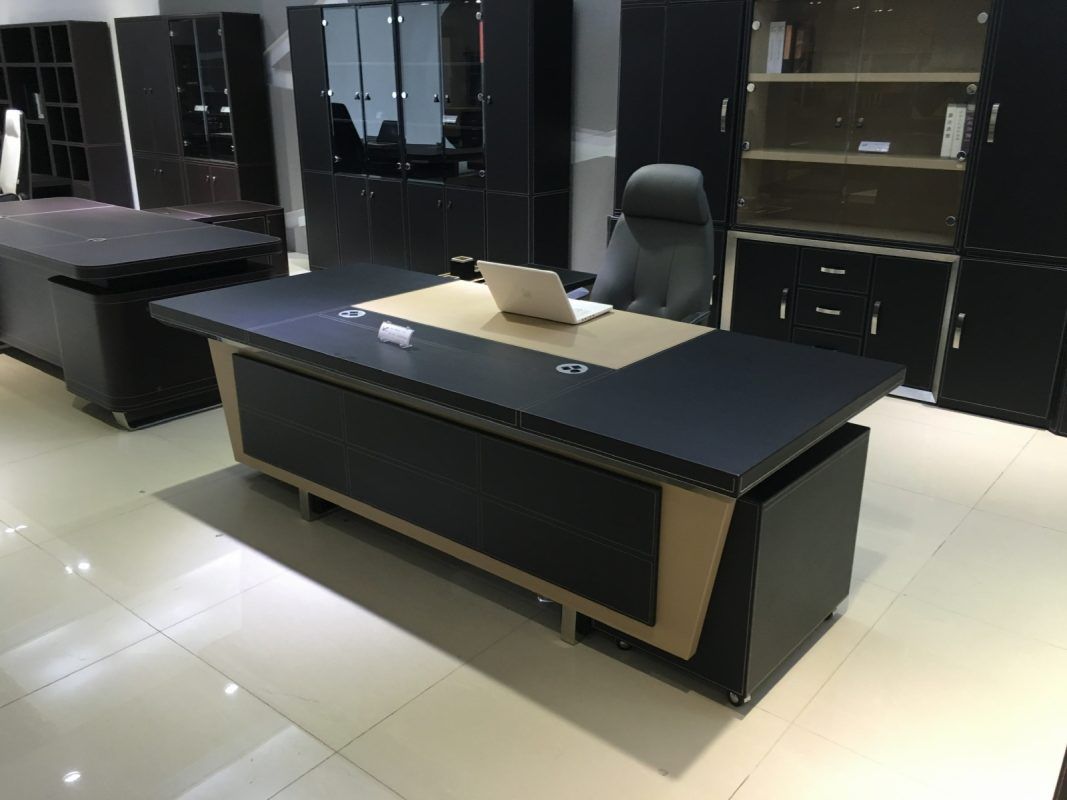 Bàn Chu tich BOSS65