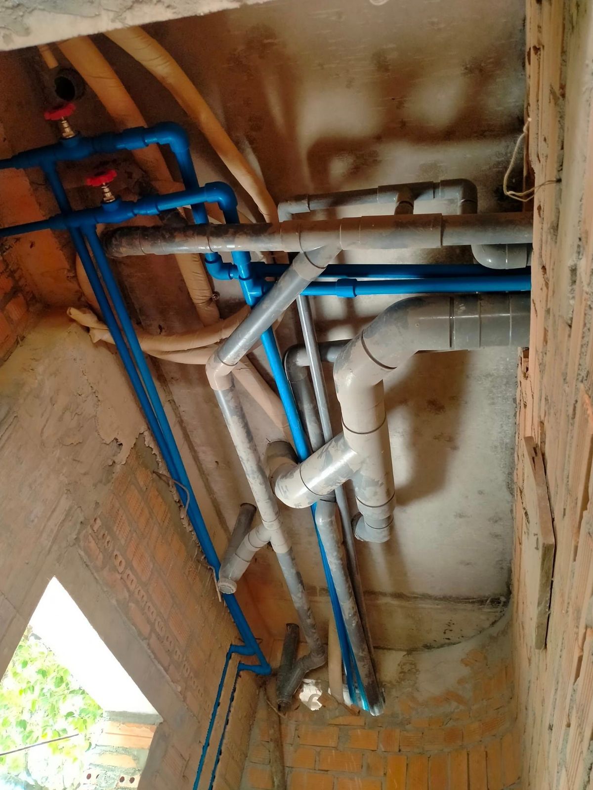 Thi công lắp đặt điện nước