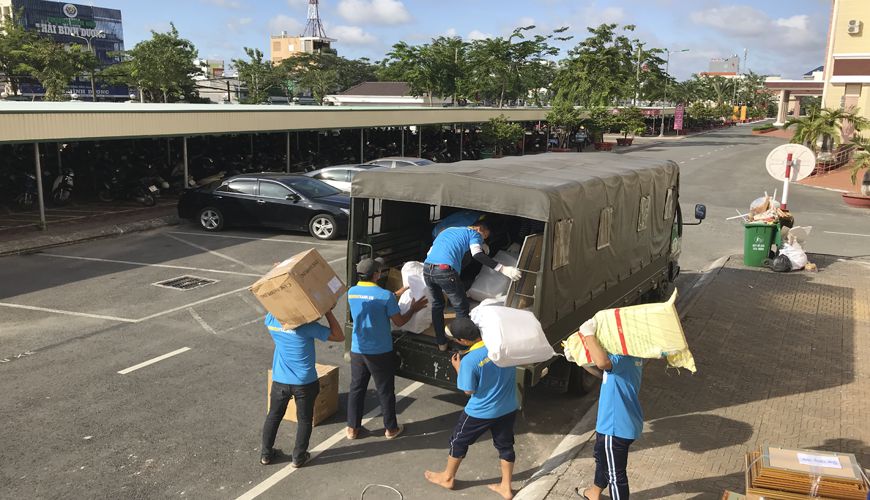 Bốc xếp hàng hóa 