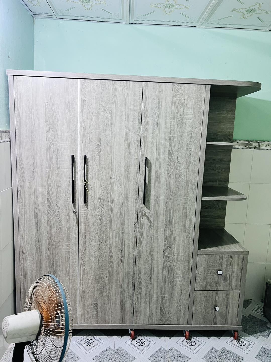 Tủ quần áo gồm kệ