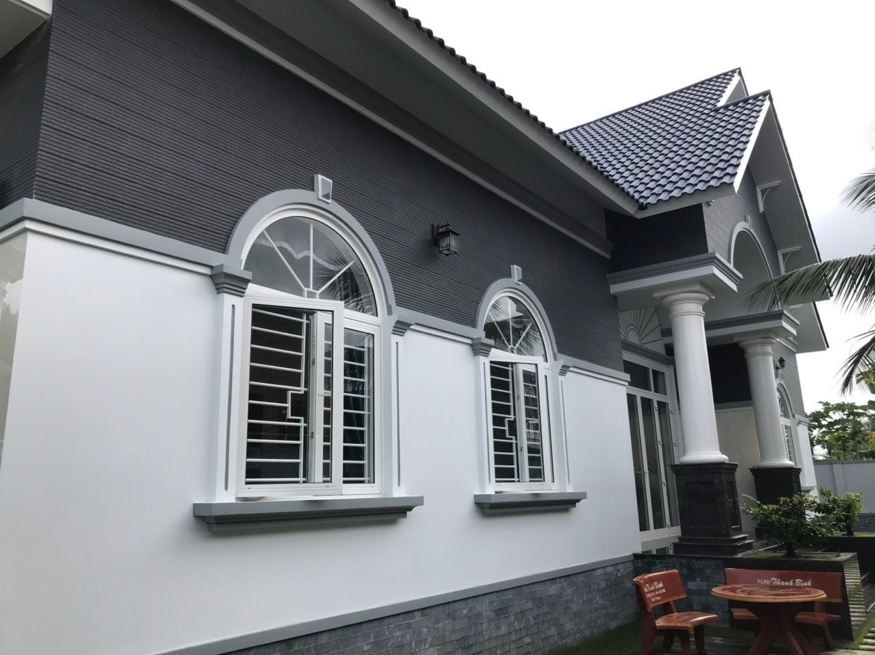Thi công sơn nhà