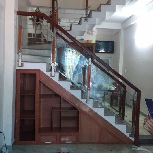Cầu thang kính cường lực