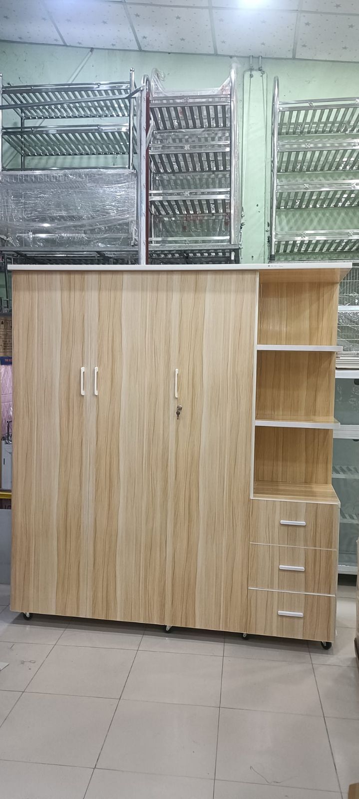 Tủ quấn áo kèm kệ 