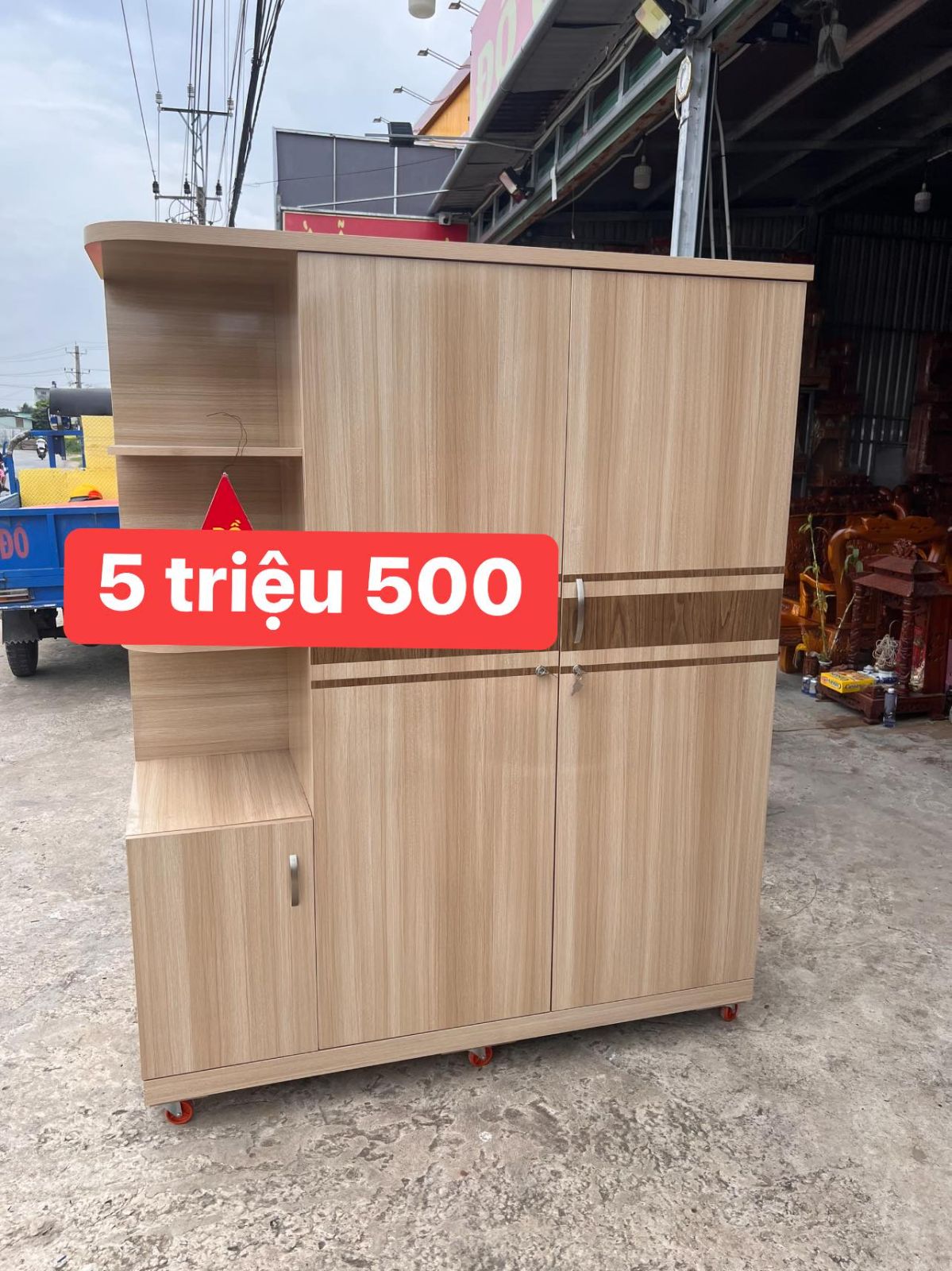 Tủ quần áo có kệ 