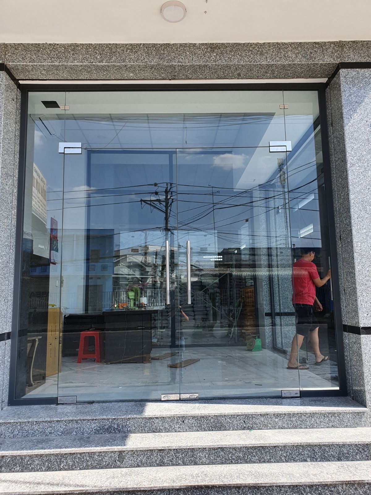 Lắp cửa kính văn phòng