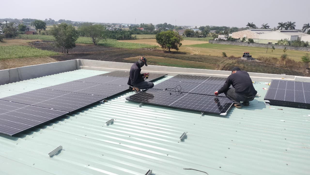 Lắp đặt hệ thống điện mặt trời 