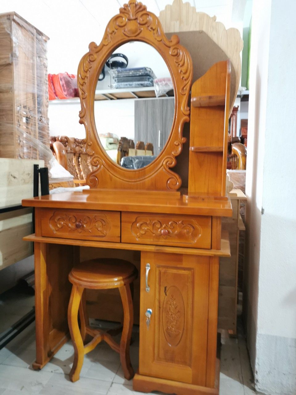 Bàn trang điểm 