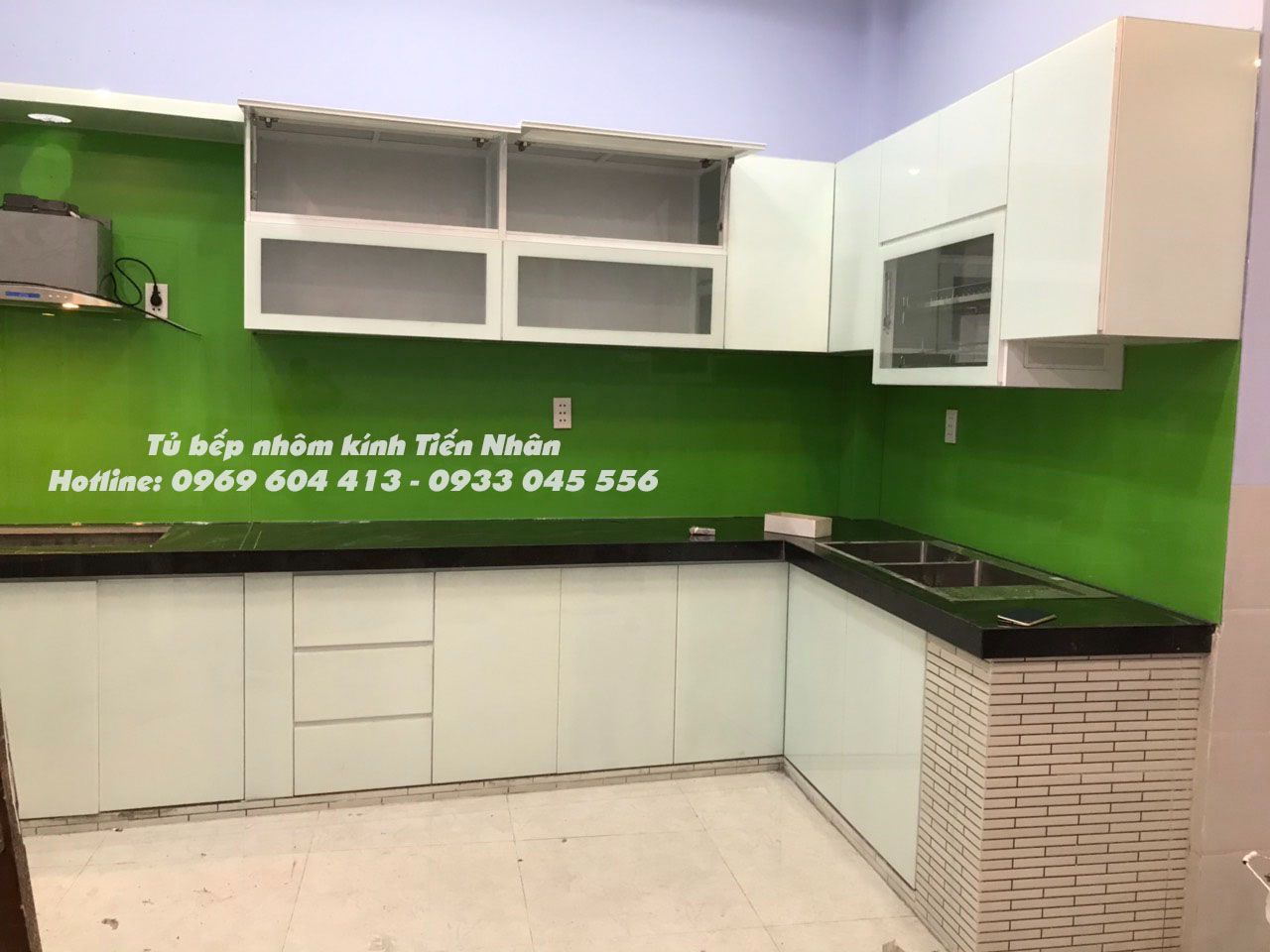Lắp cửa kính tủ bếp
