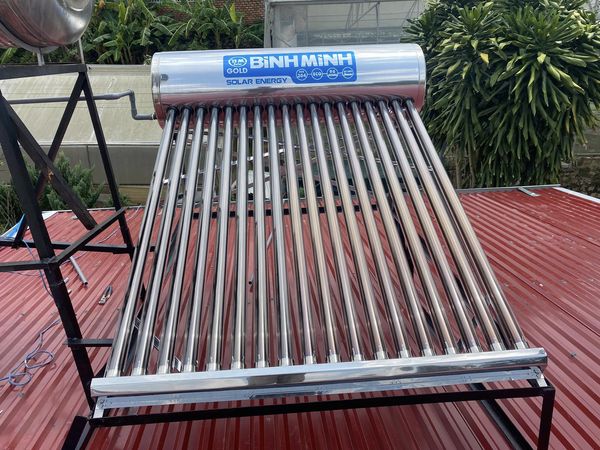 Lắp máy nước nóng điện mặt trời 