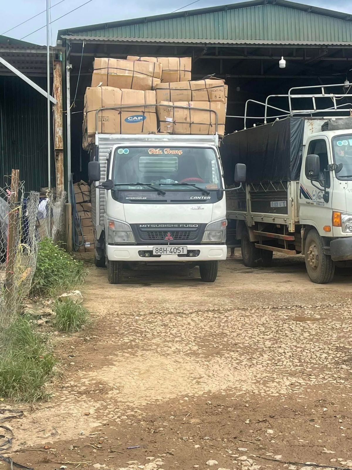 Xe tải chở hàng