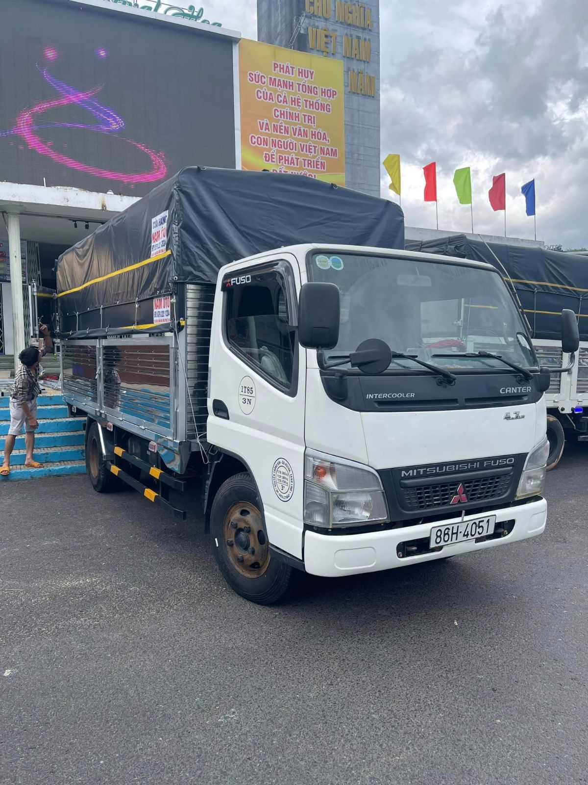 Xe tải chở hàng