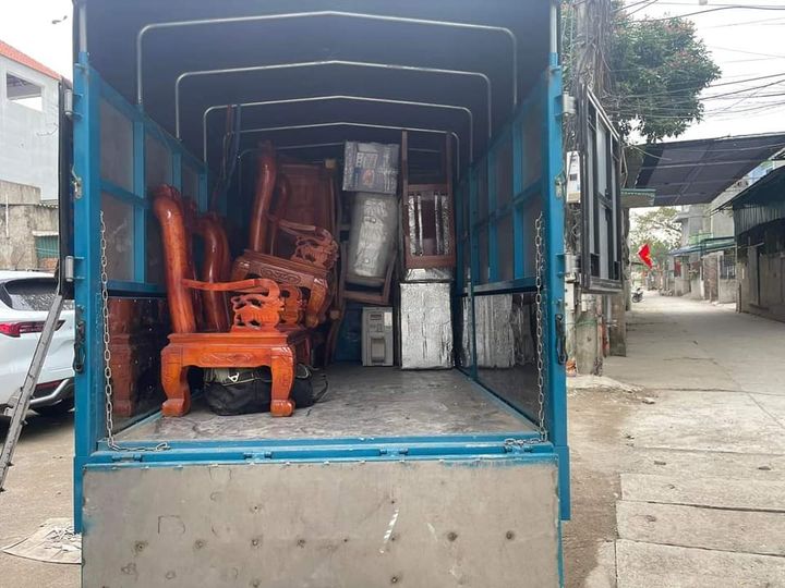 Xe tài chở hàng