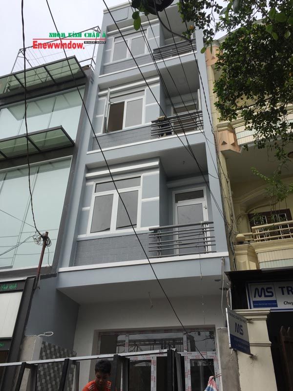 Lắp cửa nhôm kính