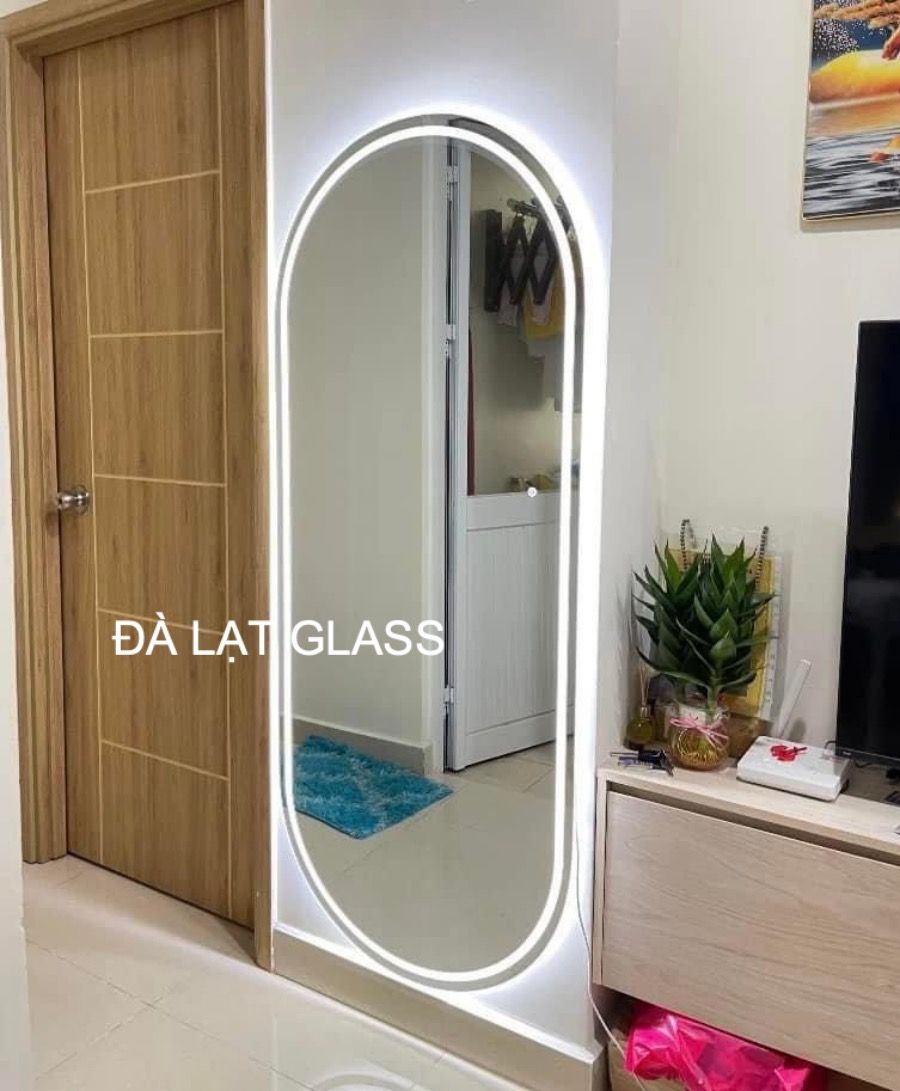 Mẫu gương hình Oval con nhộng treo tường soi toàn thân 