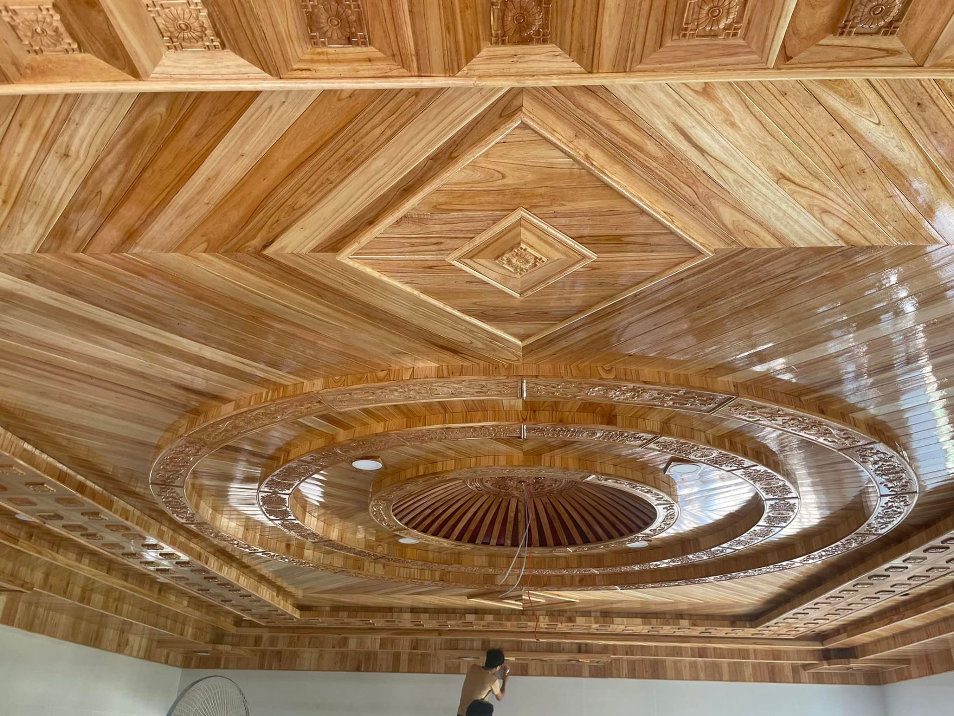 Thi công trần gỗ 
