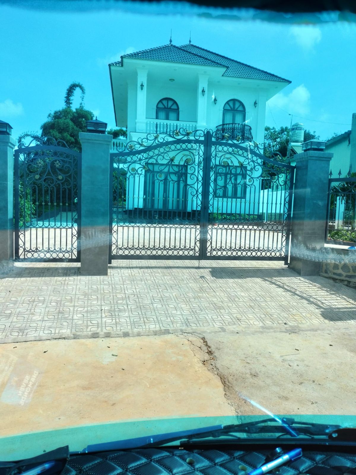 Cổng sắt 