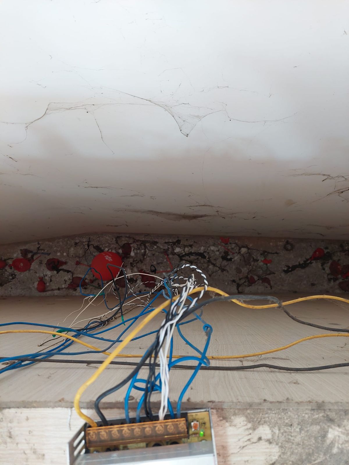 Sửa chữa đường dây điện
