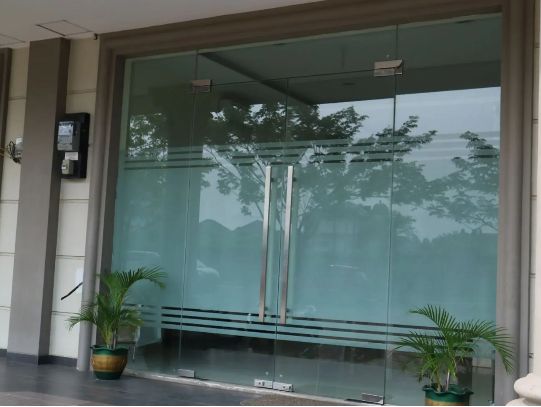 Cửa kính cường lực 